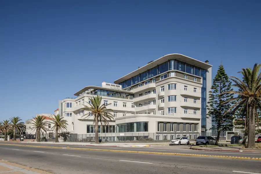 Bilú Riviera, Carrasco — fachada